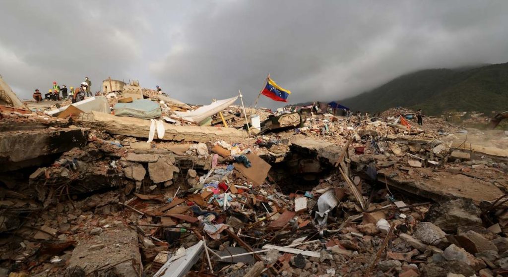 Imagen de un edificio desplomado en La Guaira, Venezuela, tras el doble terremoto ocurrido 24 de junio de 2026